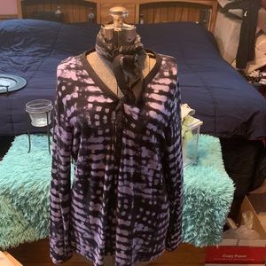 Beautiful and sexy long sleeved, v neck button tie dye top!